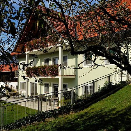 ホテル Weingut Zirngast ロイトシャッハ エクステリア 写真