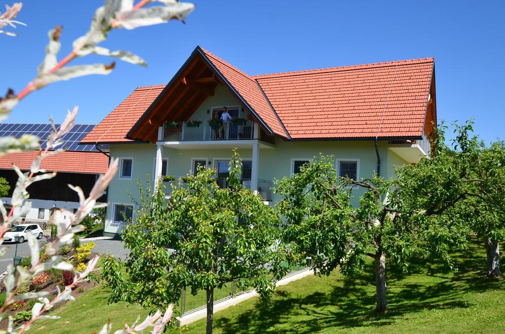 ホテル Weingut Zirngast ロイトシャッハ 部屋 写真